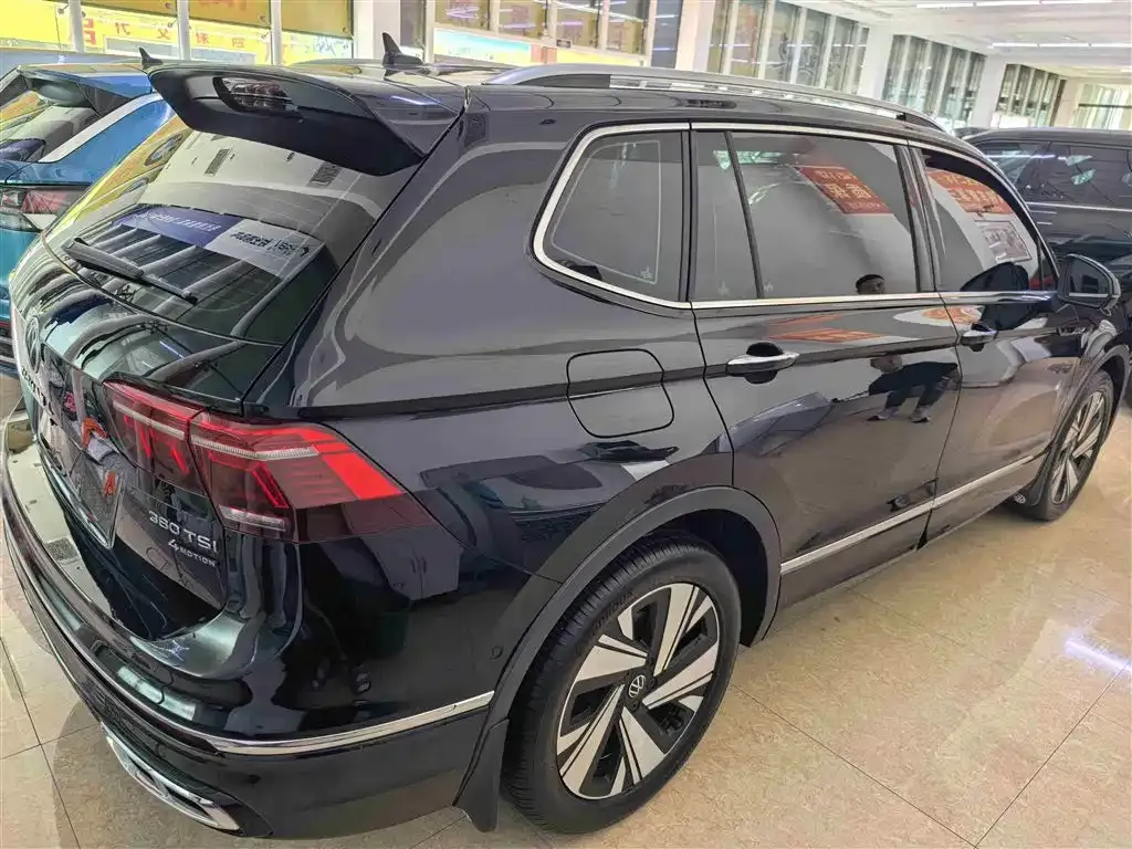 Volkswagen Tiguan L — фото 3