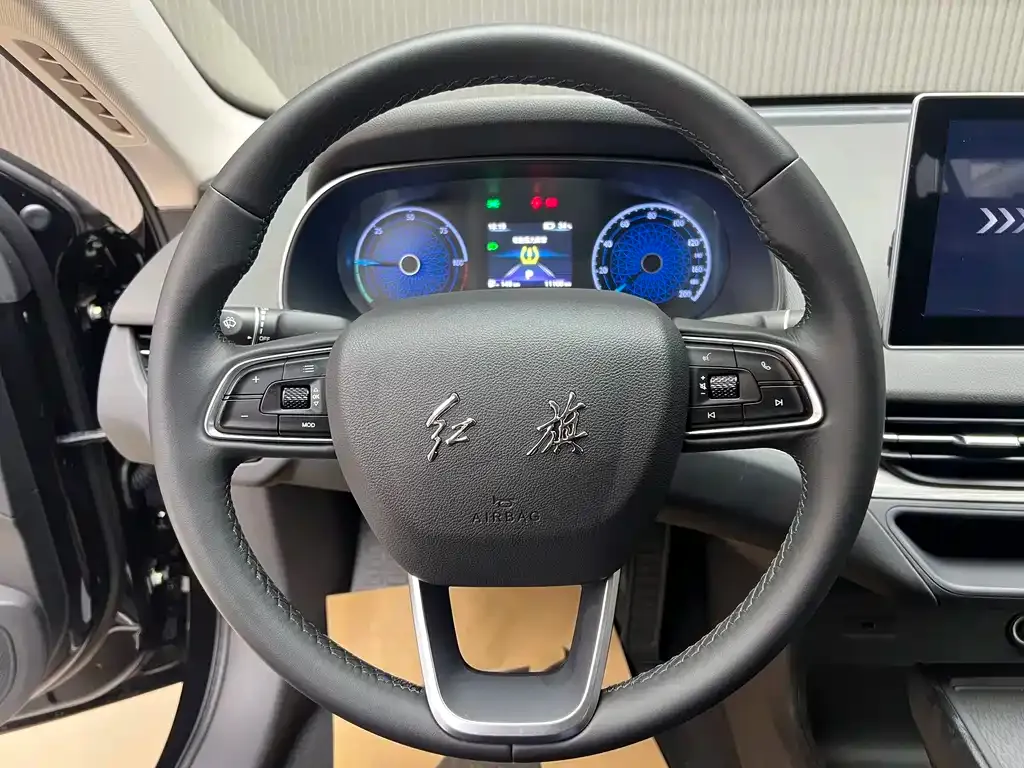 Hongqi E-QM5 — фото 2