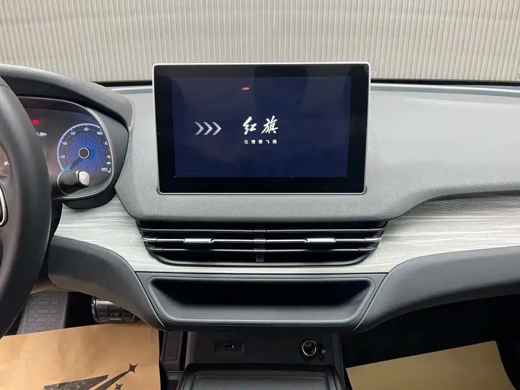 Hongqi E-QM5 — фото 6