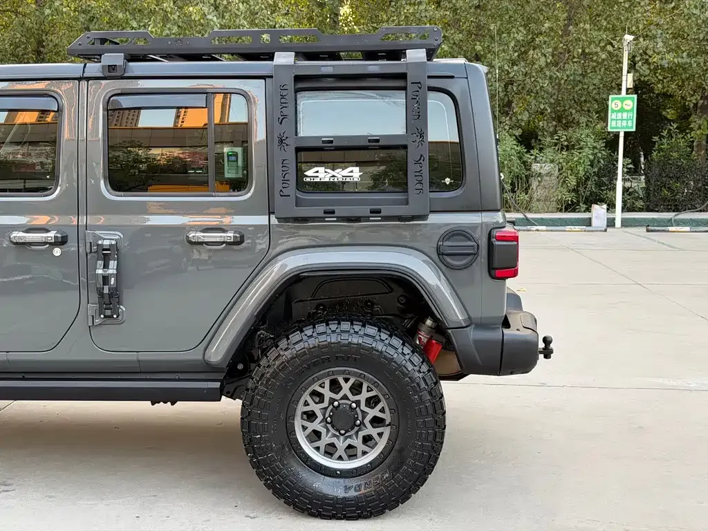 Jeep Wrangler — фото 4