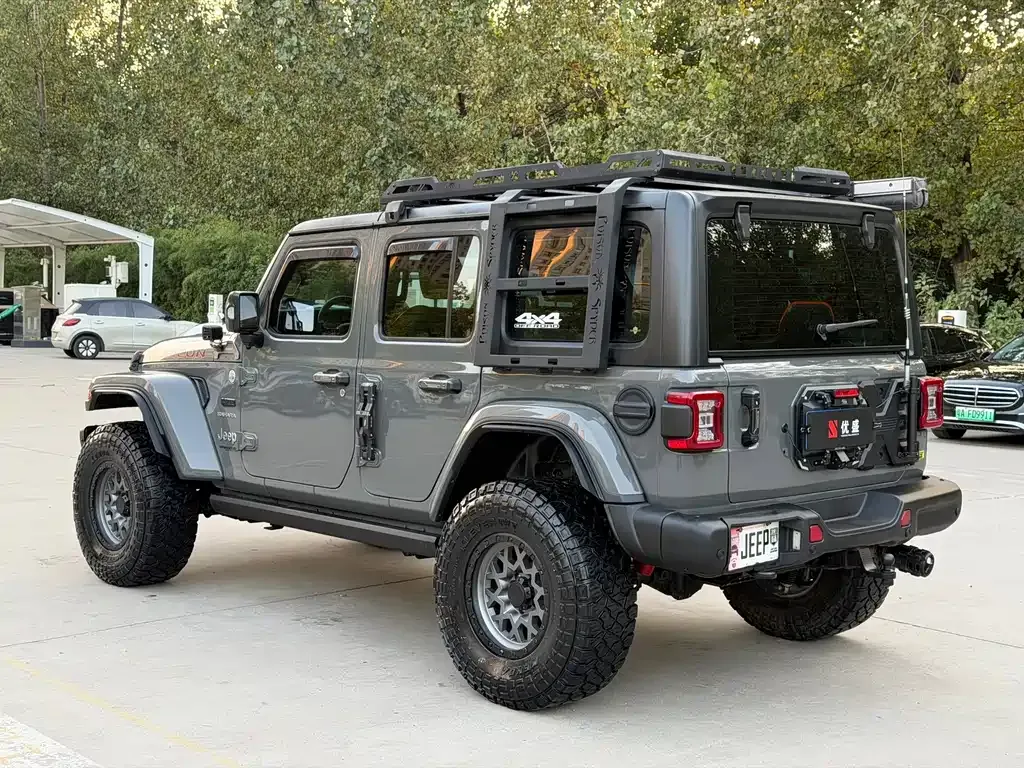 Jeep Wrangler — фото 8