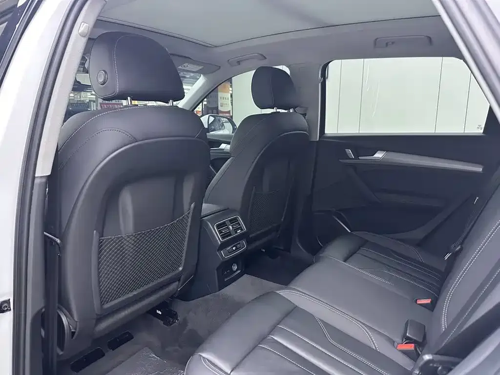 Audi Q5L — фото 6