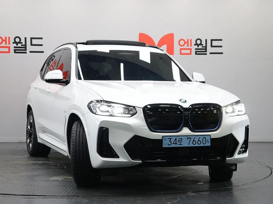 BMW iX3 — фото 9