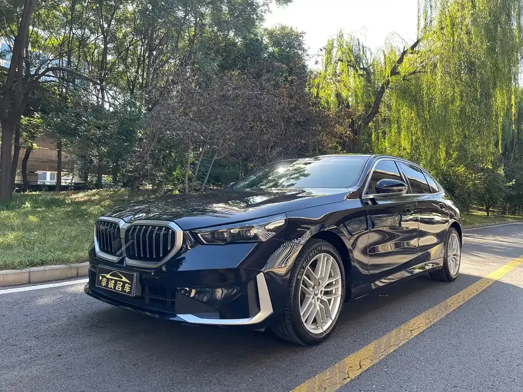 BMW 5 Series — фото 1