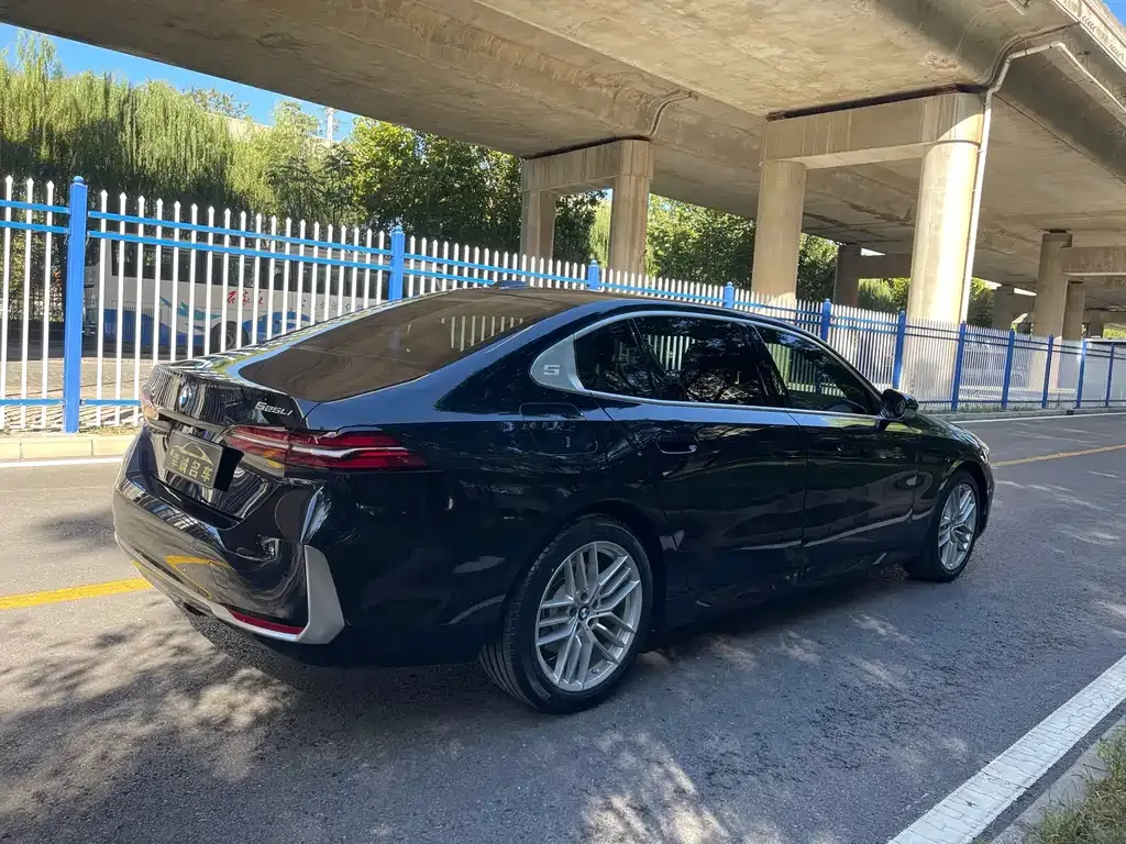BMW 5 Series — фото 10