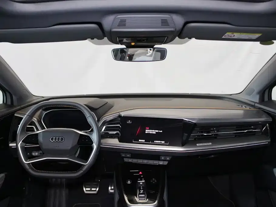 Audi Q4 e-tron — фото 2