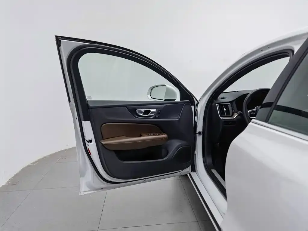 Volvo S60 — фото 10