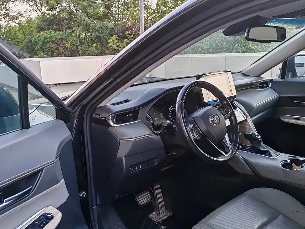 Toyota Harrier — фото 3