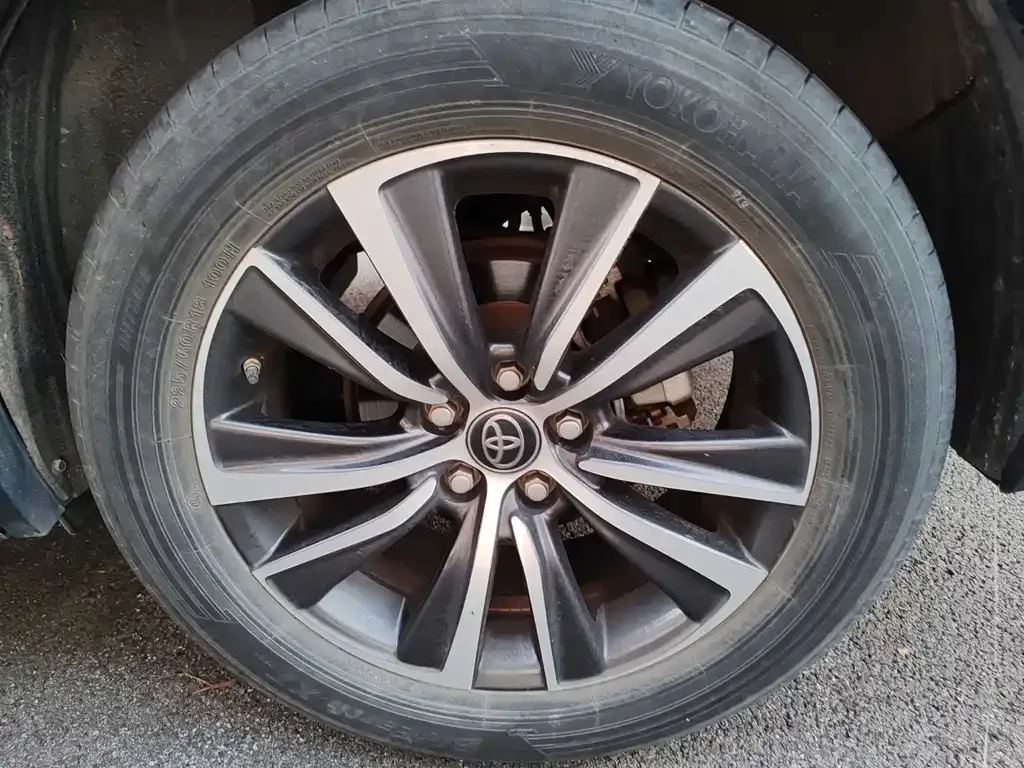 Toyota Harrier — фото 8