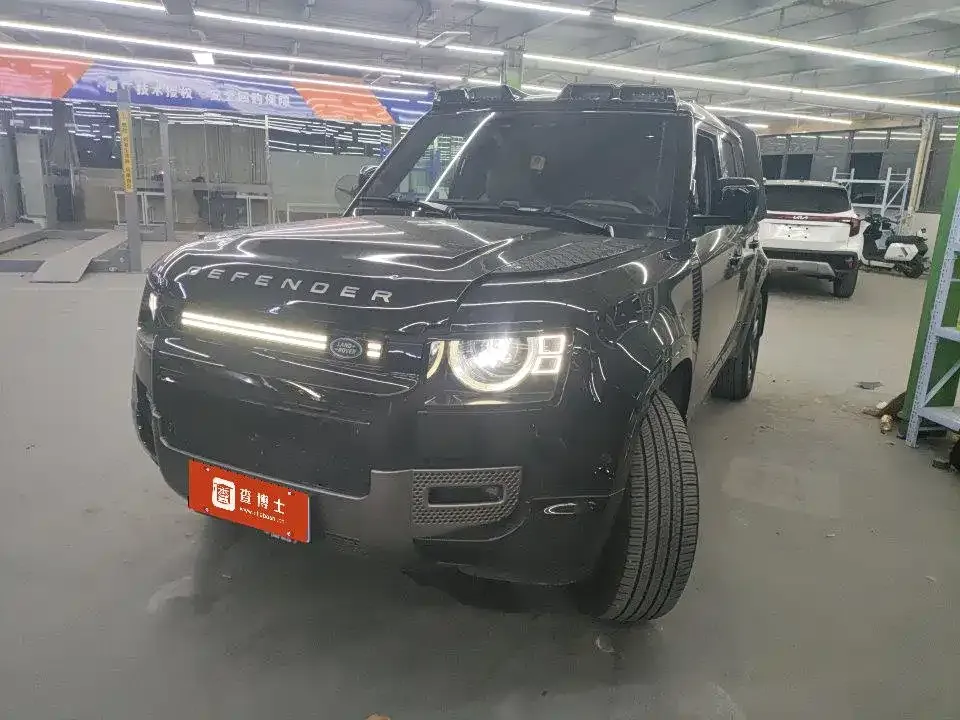 Land Rover Defender — фото 1