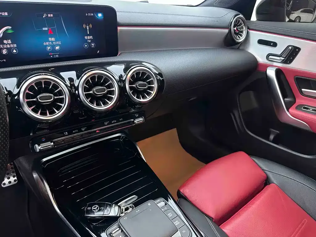 Mercedes-Benz CLA AMG — фото 10