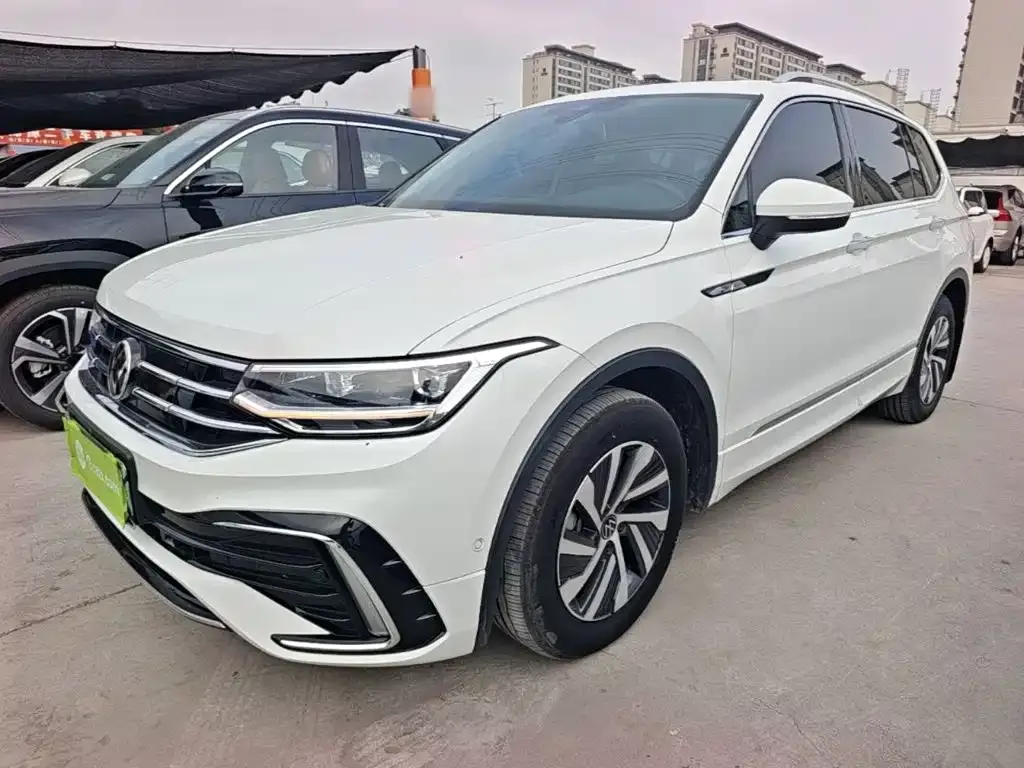 Volkswagen Tiguan L PHEV — фото 4