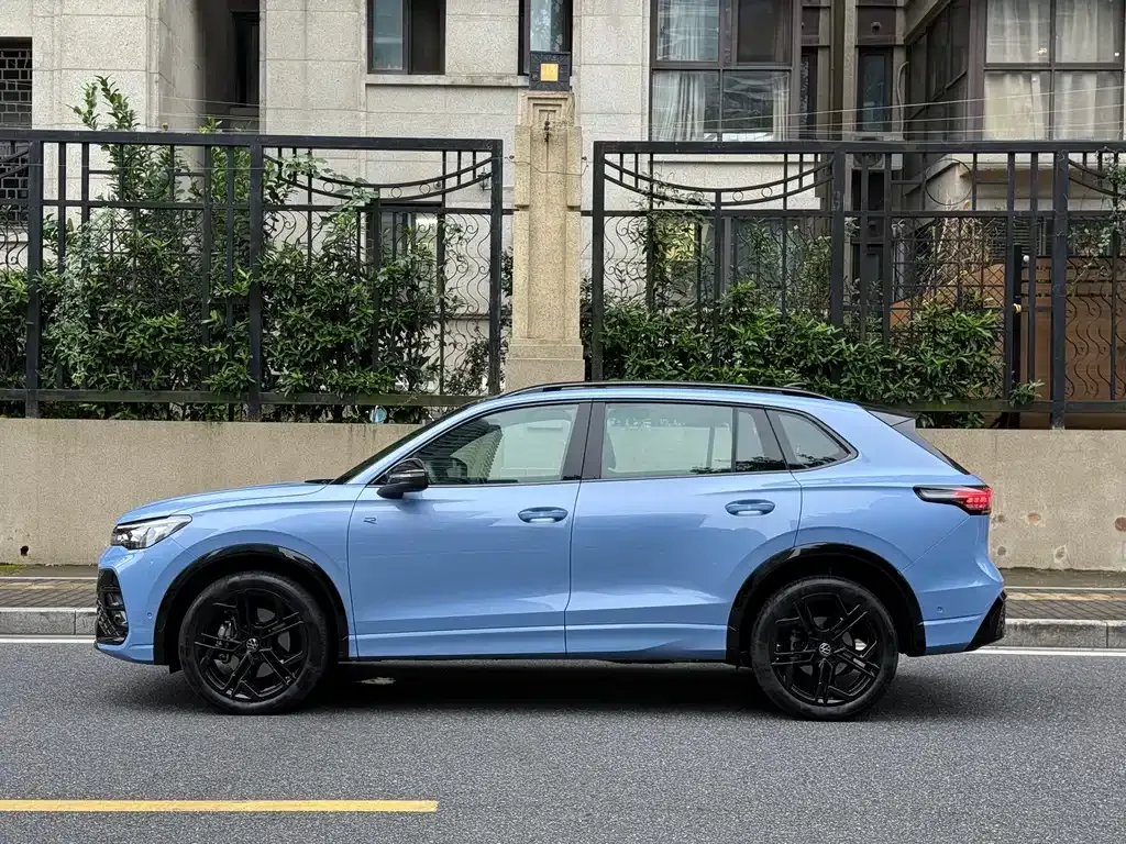 Volkswagen Tiguan L — фото 10