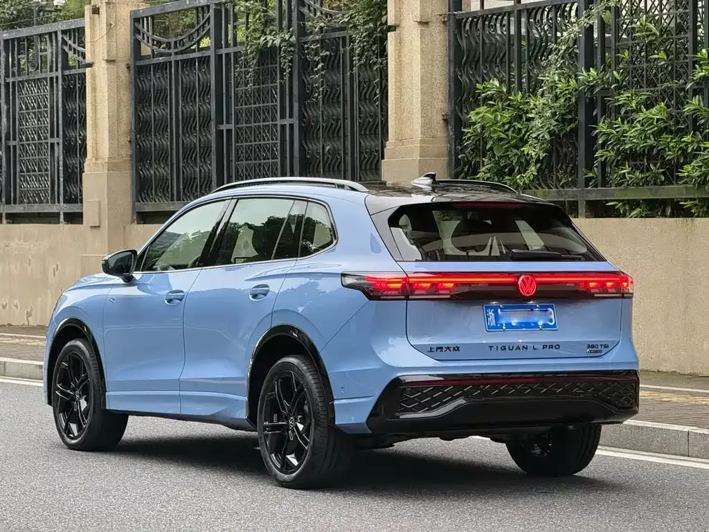 Volkswagen Tiguan L — фото 8