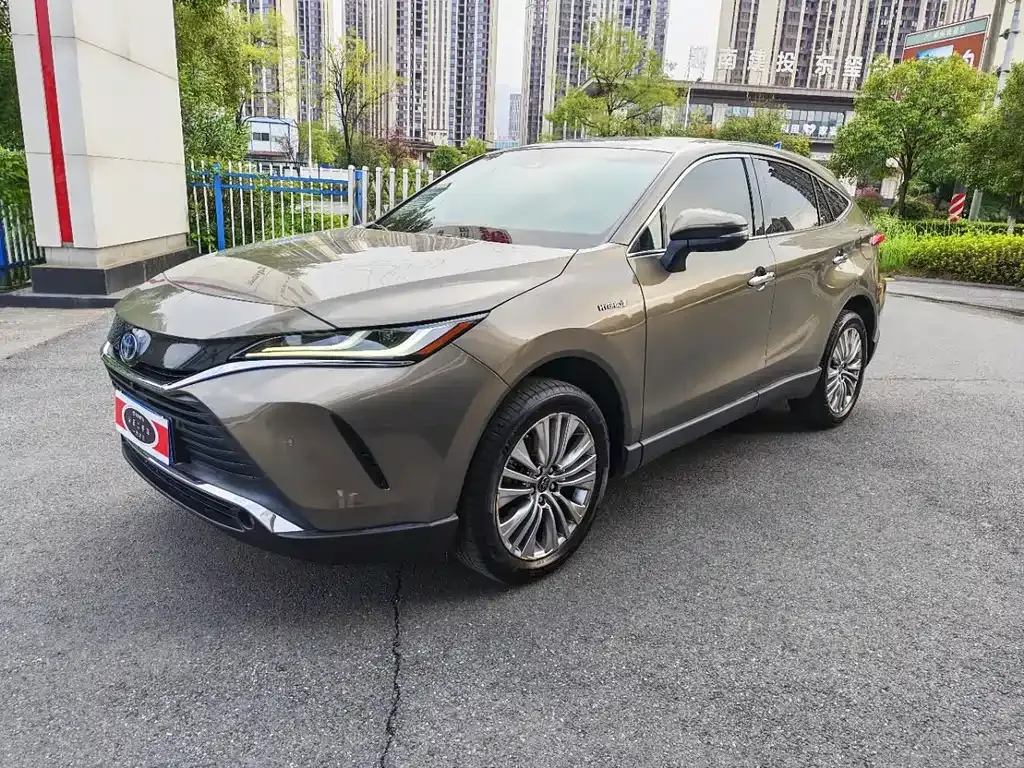 Toyota Harrier — фото 1