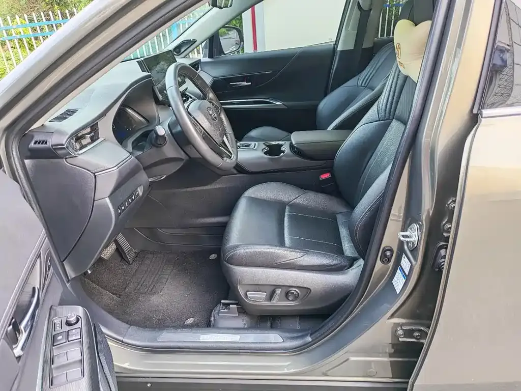 Toyota Harrier — фото 3