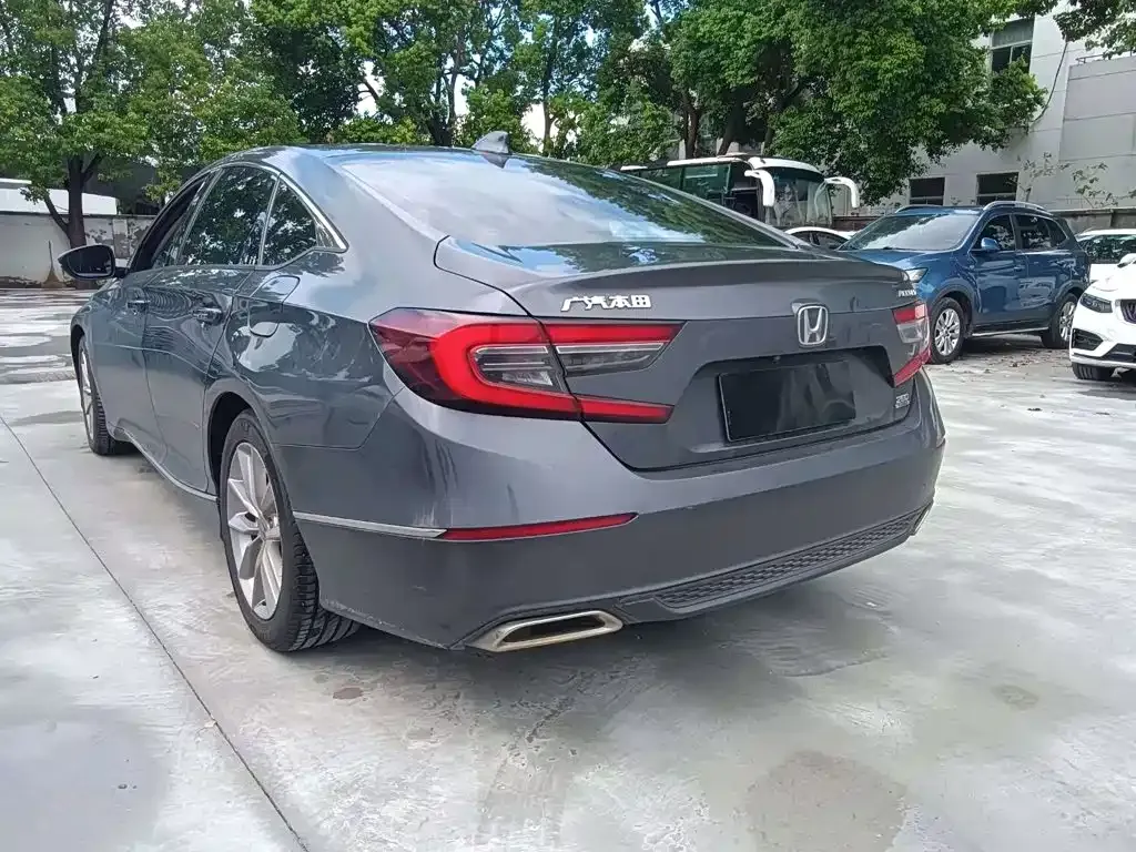 Honda Accord — фото 8