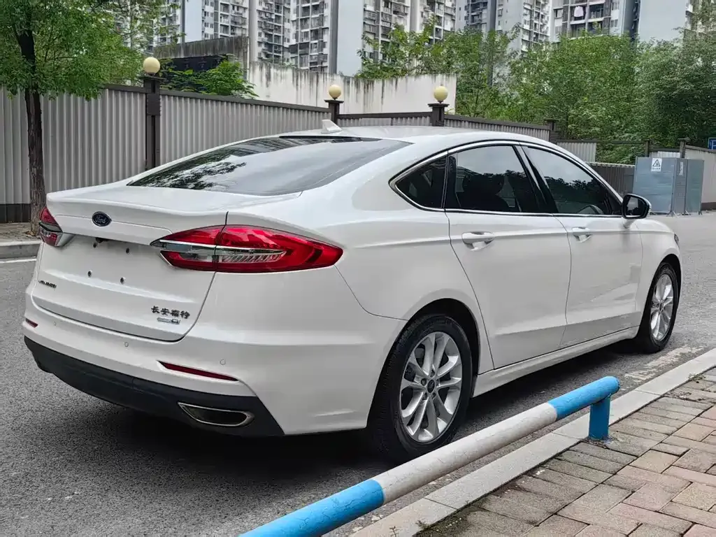 Ford Mondeo — фото 5