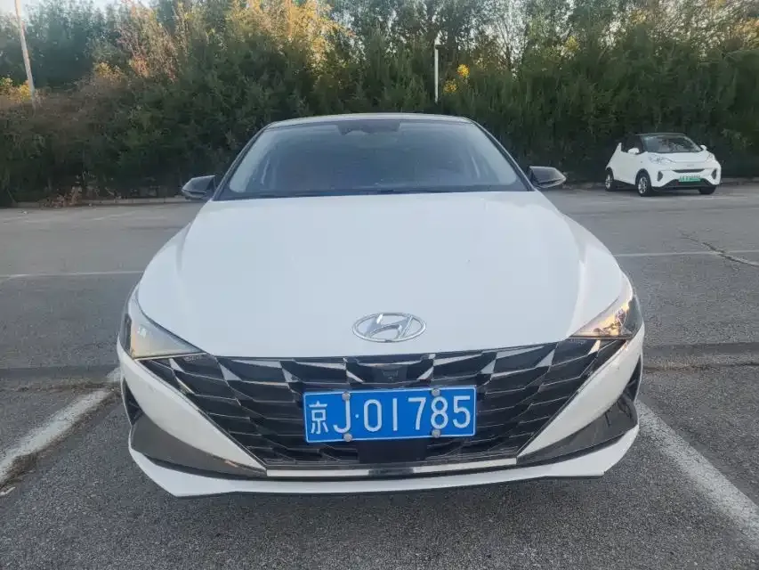 Hyundai Elantra — фото 10