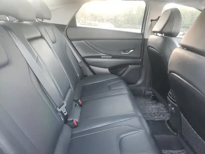 Hyundai Elantra — фото 2