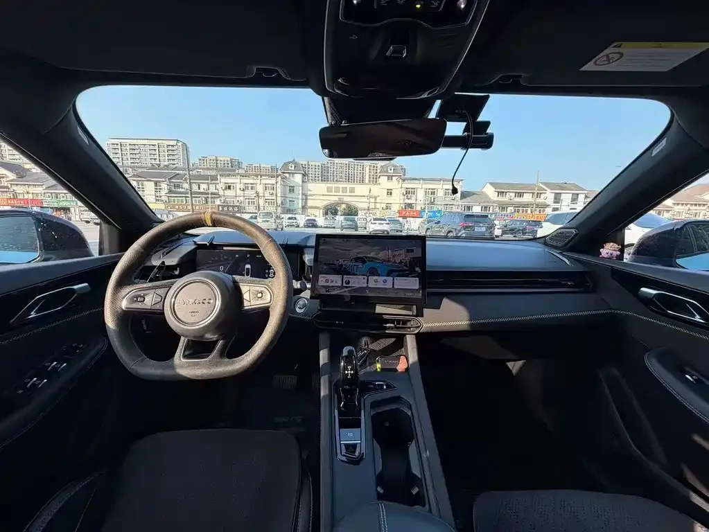 Lynk & Co 03 — фото 9