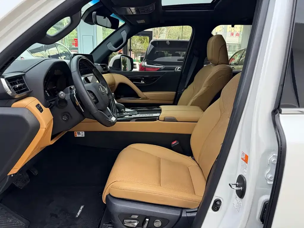 Lexus LX — фото 10