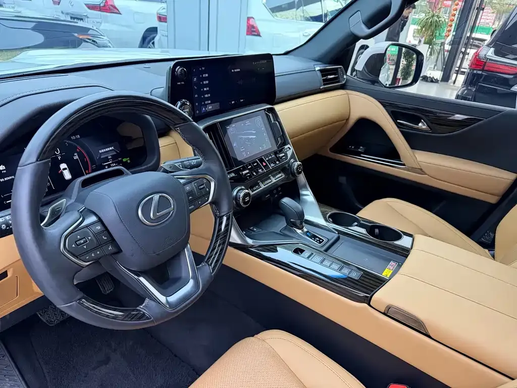 Lexus LX — фото 7