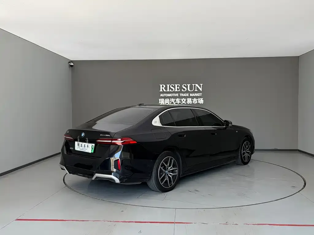 BMW i5 — фото 2