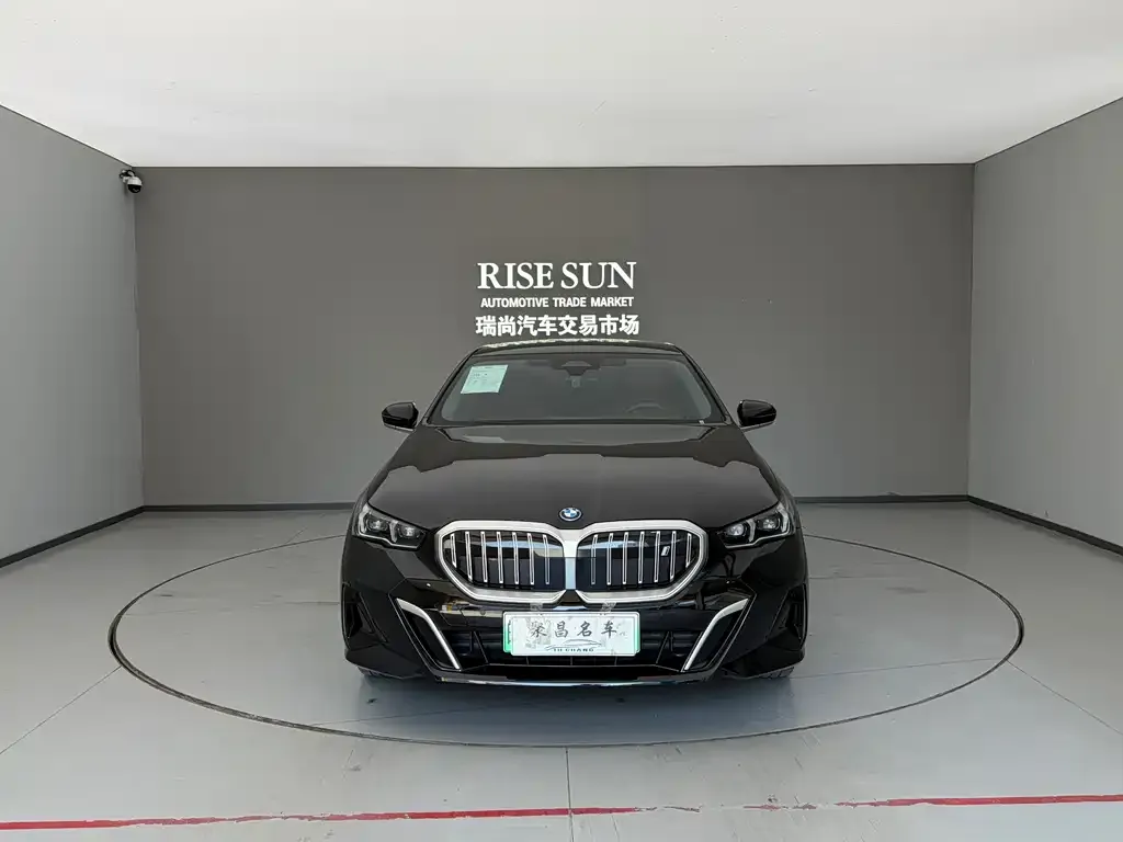 BMW i5 — фото 3