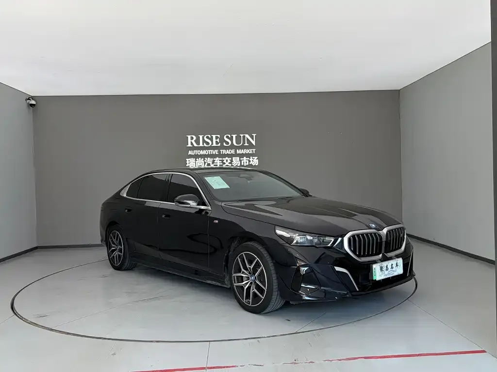 BMW i5 — фото 8