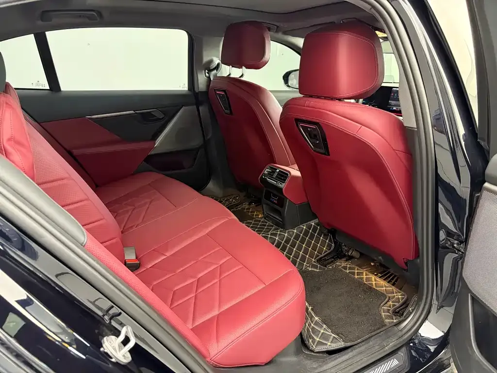 BMW i5 — фото 10