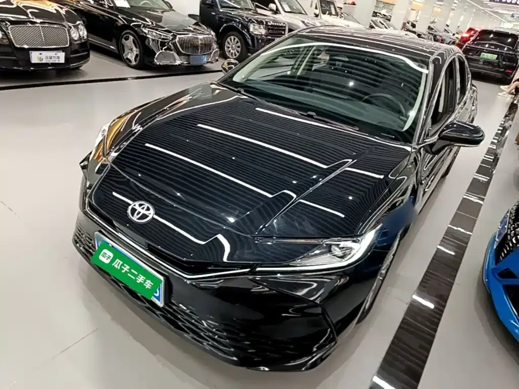 Toyota Camry — фото 3