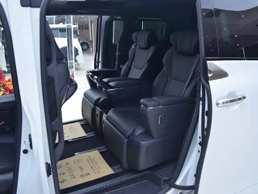 Toyota Alphard — фото 2