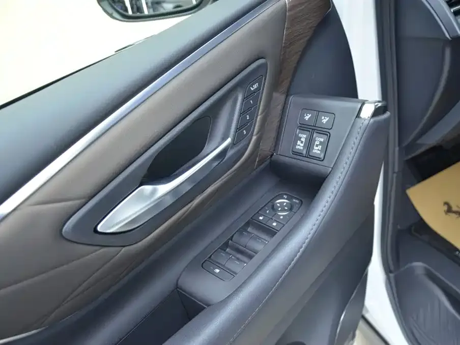 Toyota Alphard — фото 10