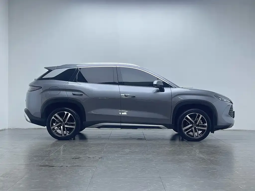 BYD L DM-i — фото 3