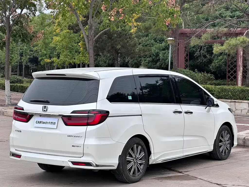 Honda Odyssey — фото 10