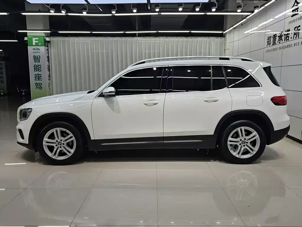 Mercedes-Benz GLB — фото 10