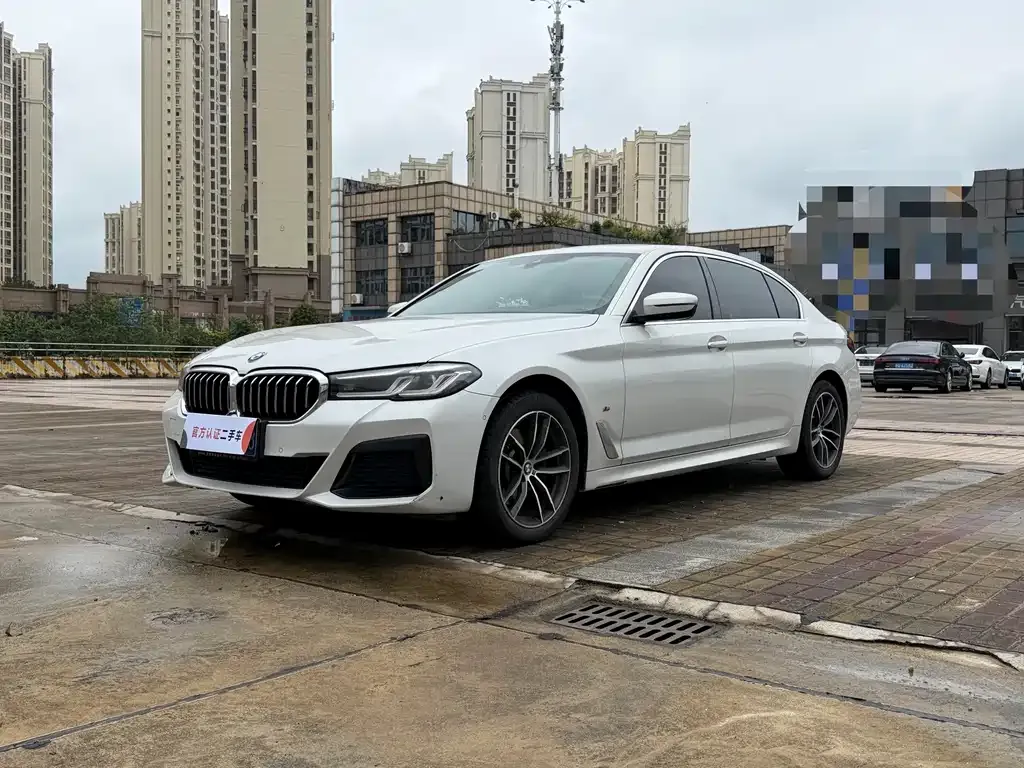 BMW 5 Series — фото 1