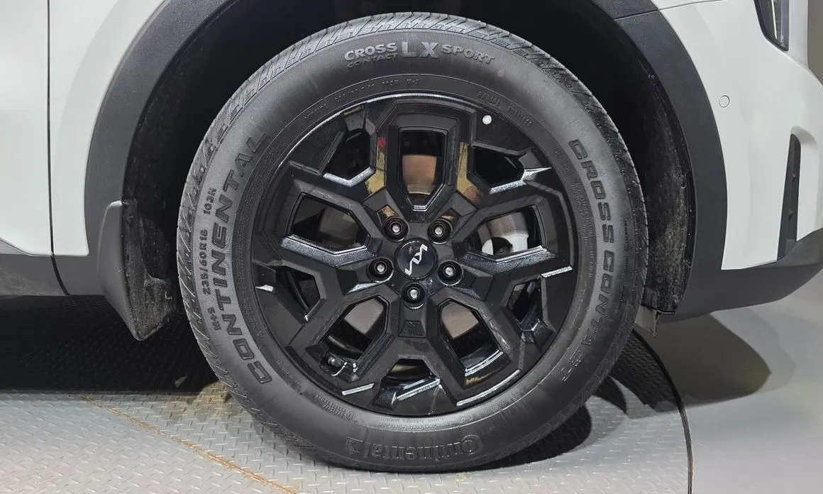 Kia Sorento — фото 8