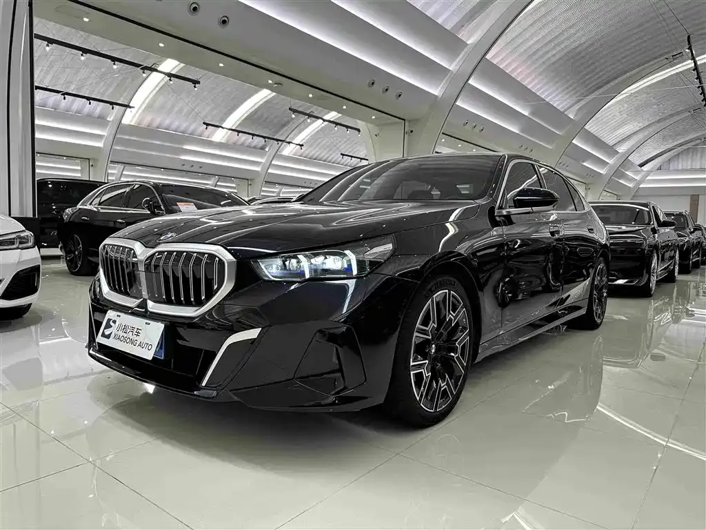 BMW 5 Series — фото 1