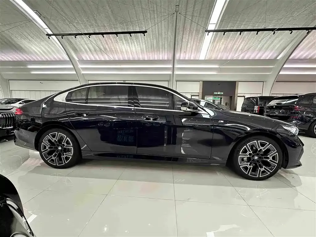 BMW 5 Series — фото 10