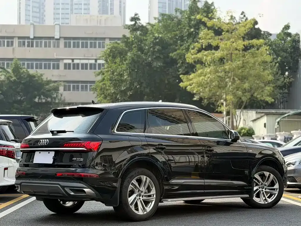 Audi Q7 — фото 7