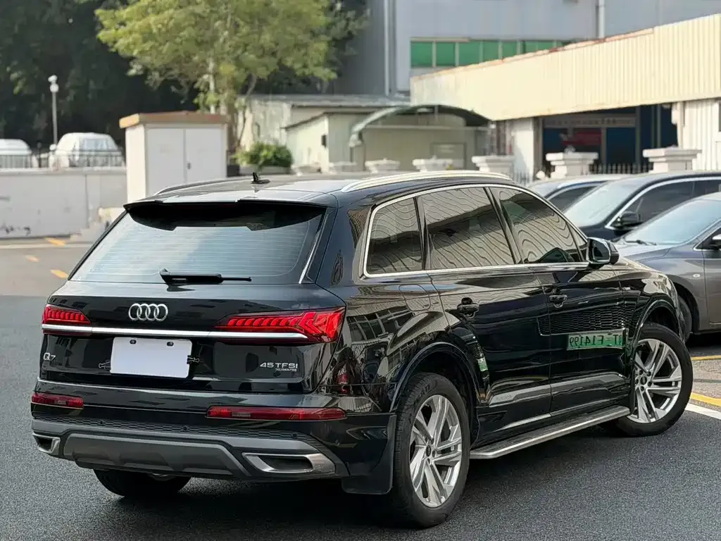 Audi Q7 — фото 5