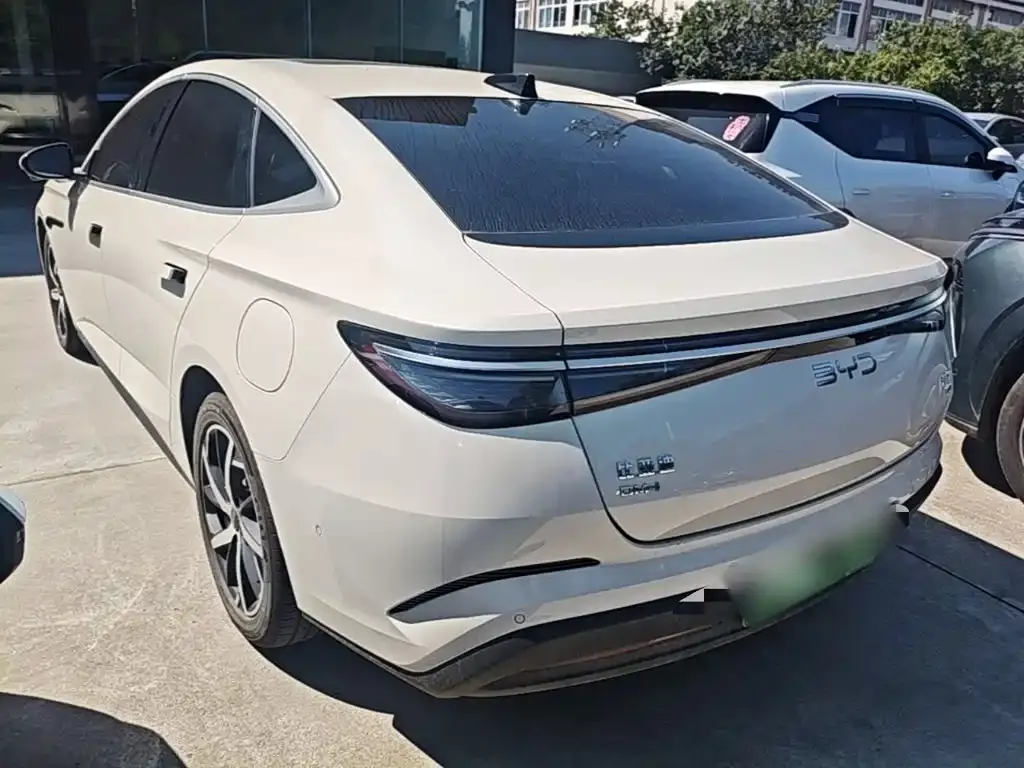 BYD Seal 07 DM-i — фото 8