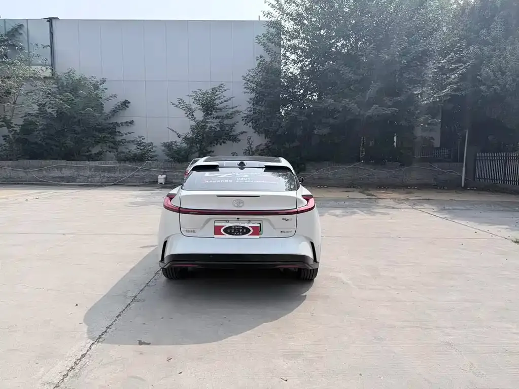 Toyota bZ5 — фото 8