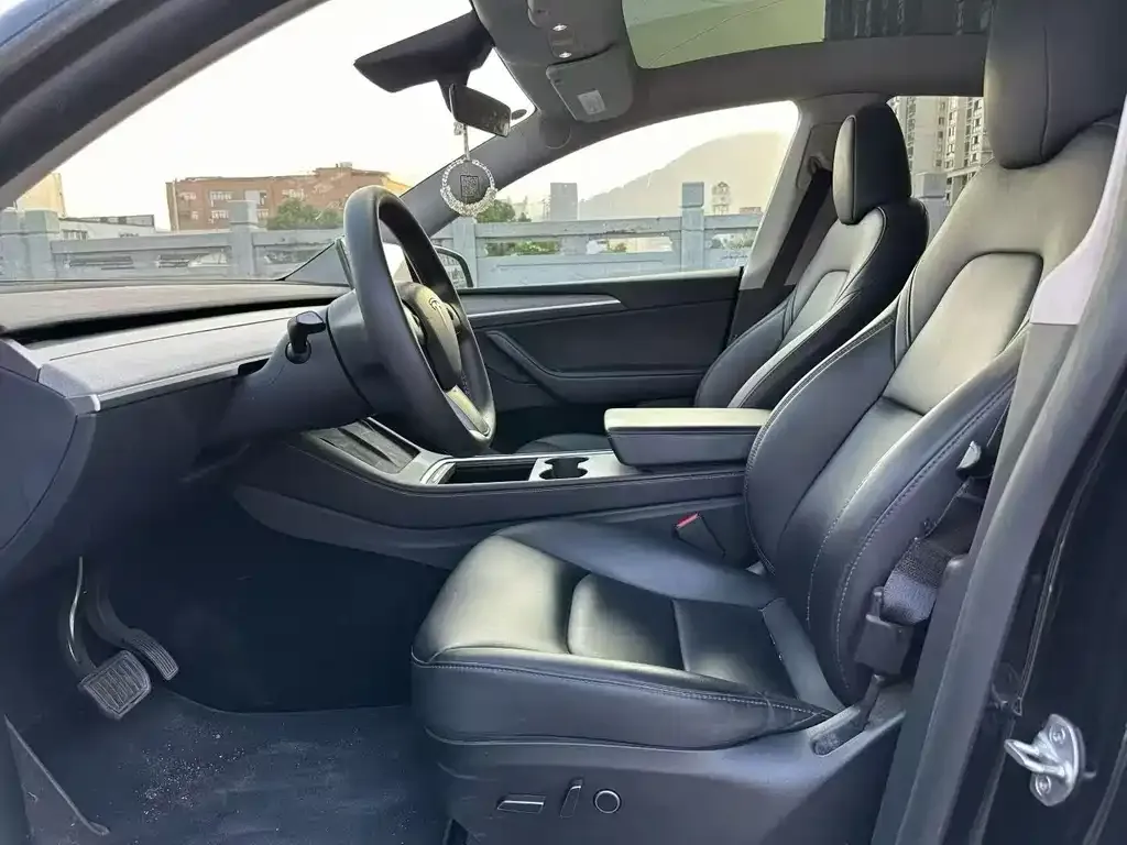 Tesla Model Y — фото 4