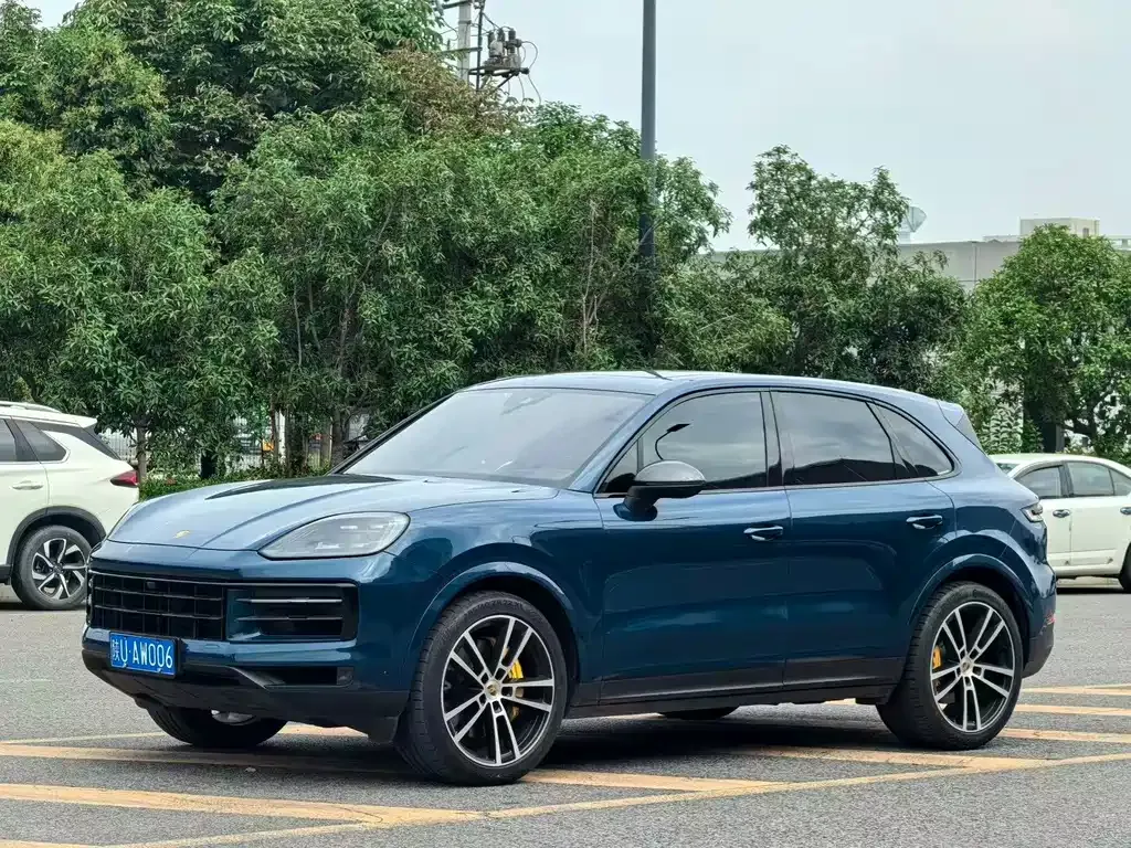 Porsche Cayenne — фото 1