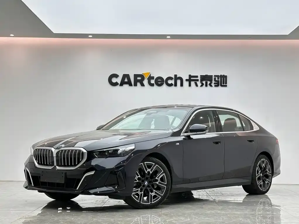 BMW 5 Series — фото 1