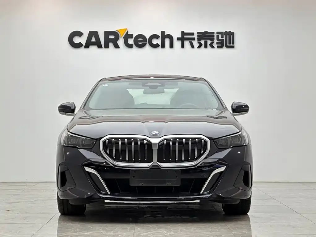 BMW 5 Series — фото 5