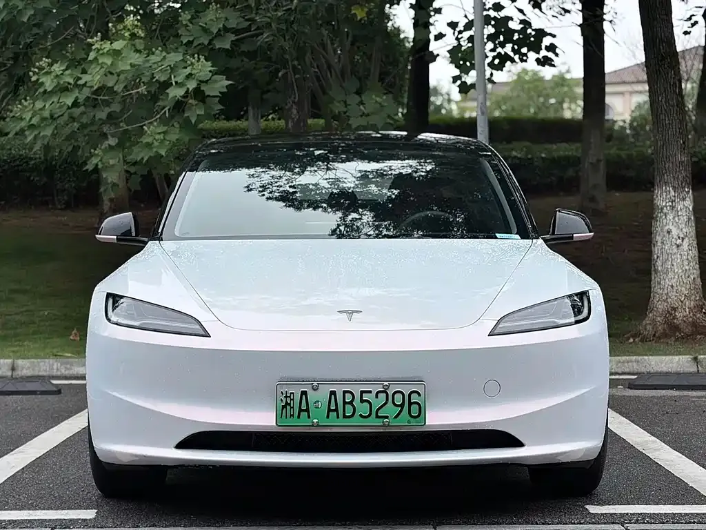 Tesla Model 3 — фото 4